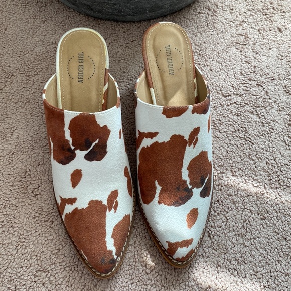 ARIDER GIRL COW PRINT MULES - Picture 2 of 4
